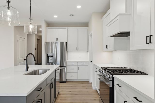 10933 37th Street N, Lake Elmo, MN 55042