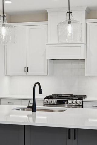 10933 37th Street N, Lake Elmo, MN 55042