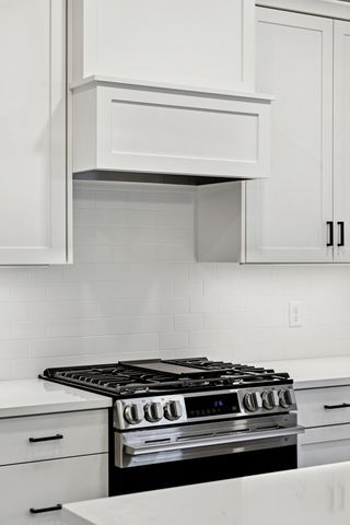 10933 37th Street N, Lake Elmo, MN 55042