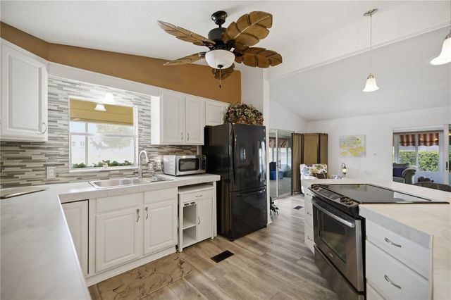 728 TRUMAN AVENUE, Lady Lake, FL 32159