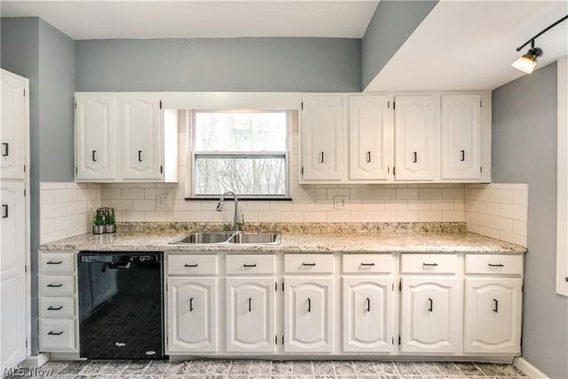 15400 Hilliard Road, Lakewood, OH 44107