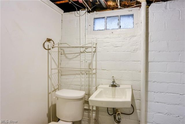 15400 Hilliard Road, Lakewood, OH 44107