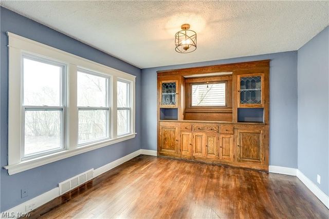 15400 Hilliard Road, Lakewood, OH 44107