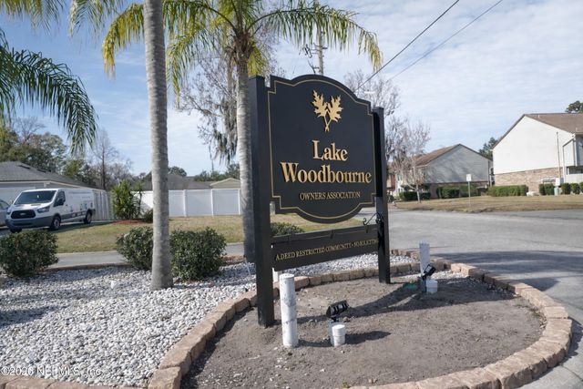 8226 LAKE WOODBOURNE Drive E, Jacksonville, FL 32217