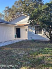 8226 LAKE WOODBOURNE Drive E, Jacksonville, FL 32217