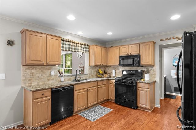 17943 Salinas River Way, Macomb, MI 48042