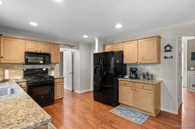 17943 Salinas River Way, Macomb, MI 48042