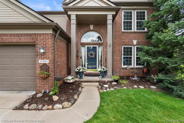 17943 Salinas River Way, Macomb, MI 48042