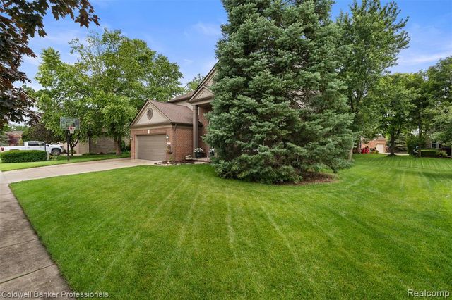 17943 Salinas River Way, Macomb, MI 48042