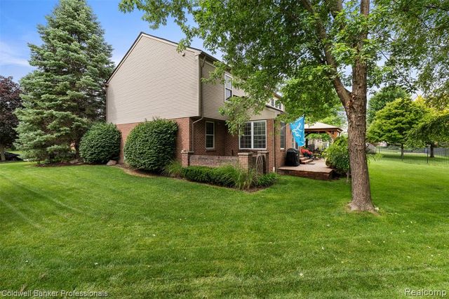 17943 Salinas River Way, Macomb, MI 48042