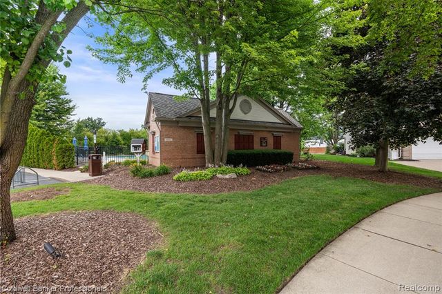 17943 Salinas River Way, Macomb, MI 48042