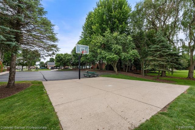 17943 Salinas River Way, Macomb, MI 48042