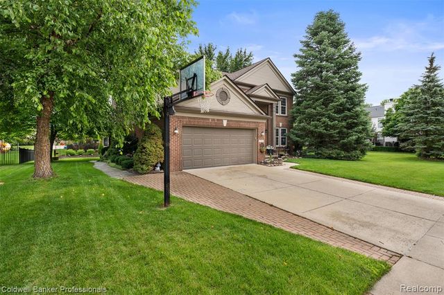 17943 Salinas River Way, Macomb, MI 48042