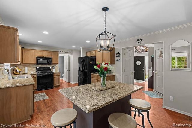 17943 Salinas River Way, Macomb, MI 48042