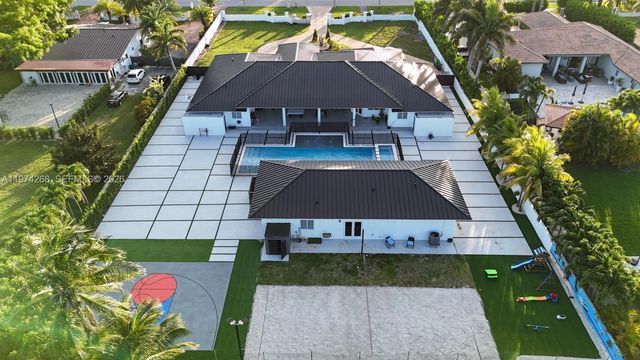 365 NW 132nd Ave, Miami, FL 33182