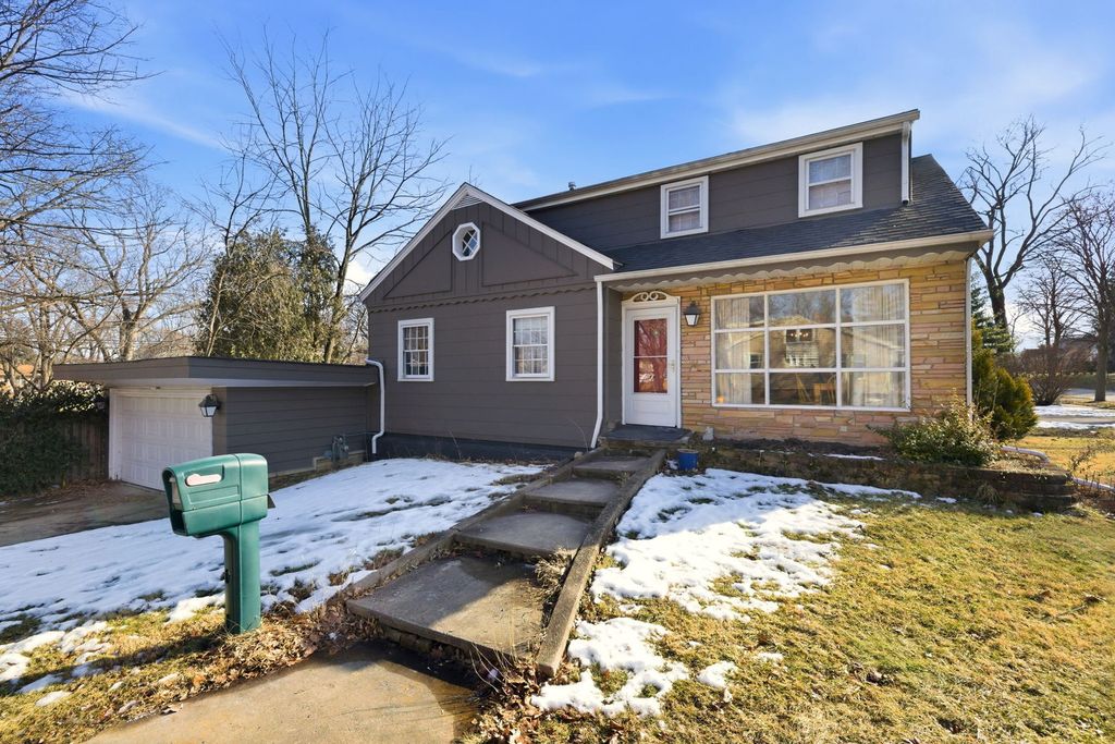 101 S Adams Street, Westmont, IL 60559