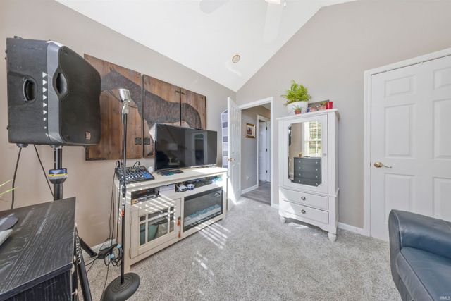 9722 Rabbit Run Drive, Newburgh, IN 47630
