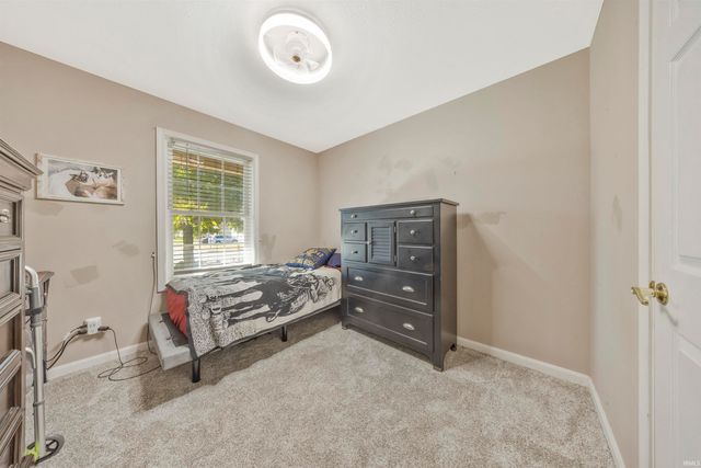 9722 Rabbit Run Drive, Newburgh, IN 47630