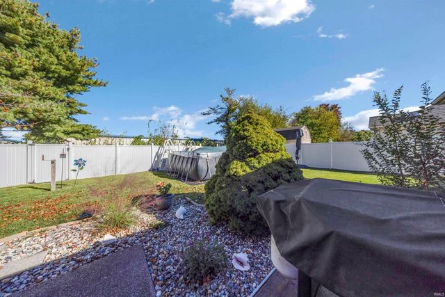 9722 Rabbit Run Drive, Newburgh, IN 47630