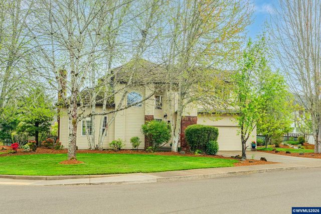 2520 NW PINEHURST Dr, Mcminnville, OR 97128