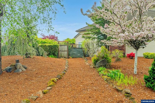 2520 NW PINEHURST Dr, Mcminnville, OR 97128