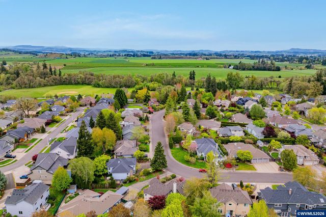 2520 NW PINEHURST Dr, Mcminnville, OR 97128