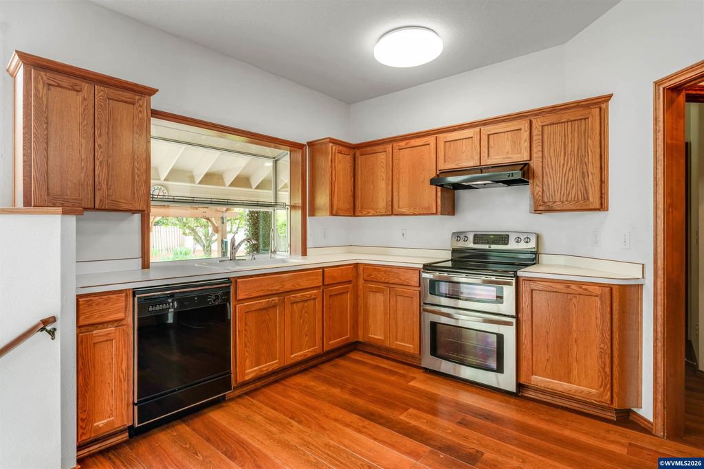 Image 12 of property listing at 2520 NW PINEHURST Dr, Mcminnville, OR 97128