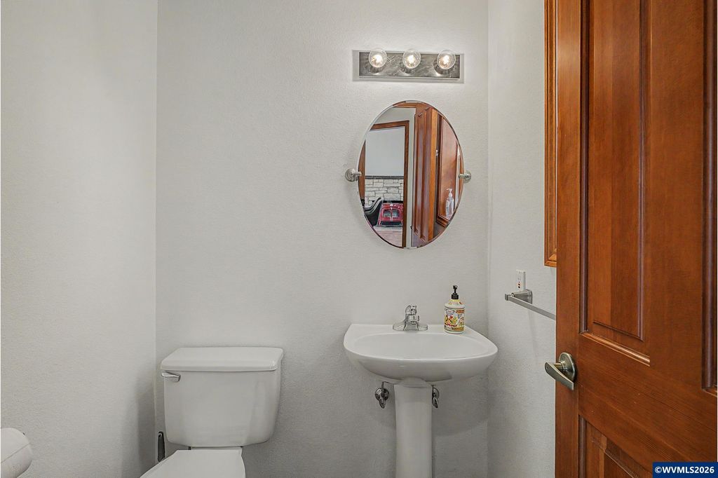 Image 17 of property listing at 2520 NW PINEHURST Dr, Mcminnville, OR 97128