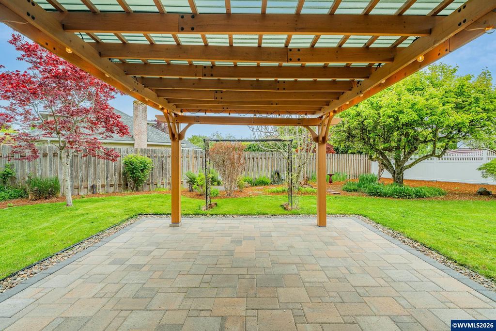 Image 31 of property listing at 2520 NW PINEHURST Dr, Mcminnville, OR 97128