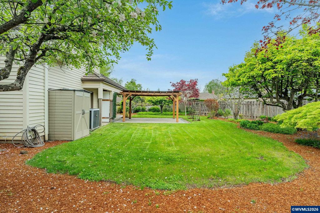 Image 35 of property listing at 2520 NW PINEHURST Dr, Mcminnville, OR 97128
