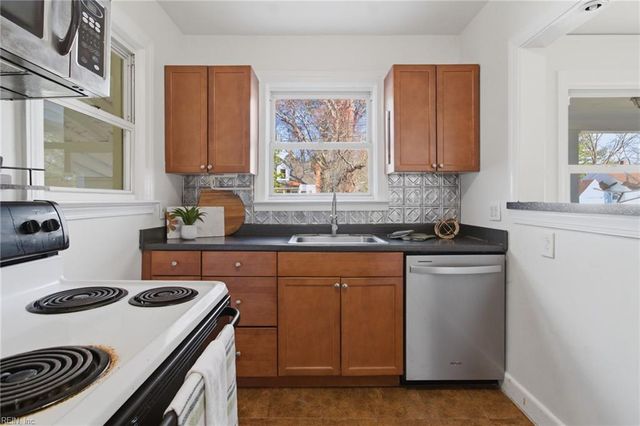 3821 Lenoir CIR, Norfolk, VA 23513