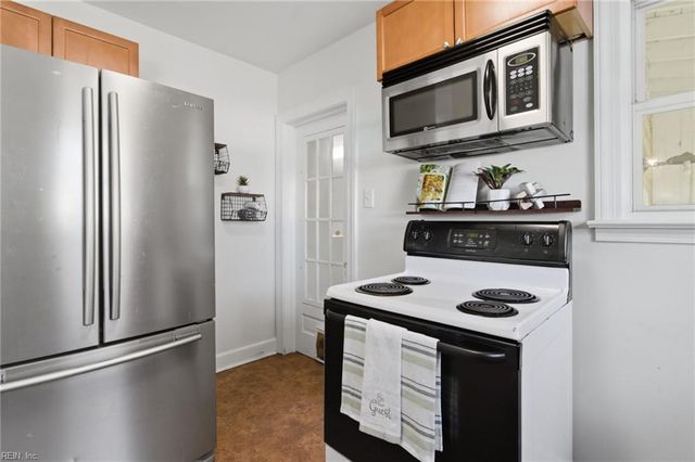 3821 Lenoir CIR, Norfolk, VA 23513