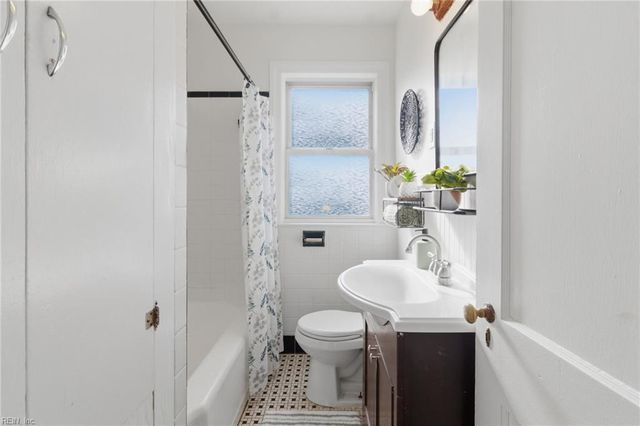 3821 Lenoir CIR, Norfolk, VA 23513