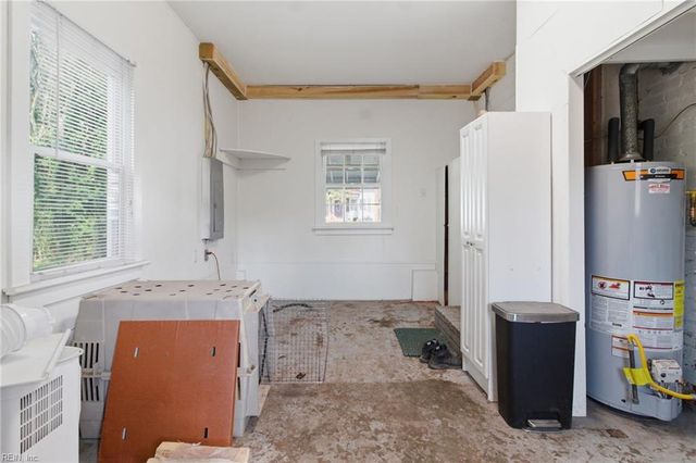 3821 Lenoir CIR, Norfolk, VA 23513