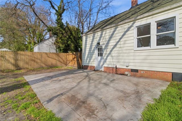 3821 Lenoir CIR, Norfolk, VA 23513