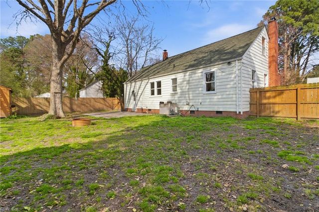 3821 Lenoir CIR, Norfolk, VA 23513