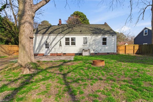 3821 Lenoir CIR, Norfolk, VA 23513