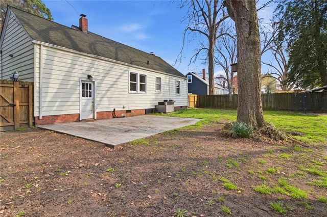 3821 Lenoir CIR, Norfolk, VA 23513