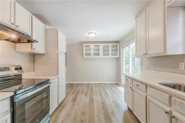 927 Magna Carta NW Drive, Atlanta, GA 30318