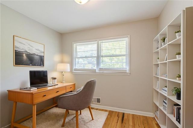 927 Magna Carta NW Drive, Atlanta, GA 30318