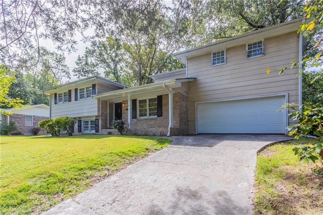 927 Magna Carta NW Drive, Atlanta, GA 30318