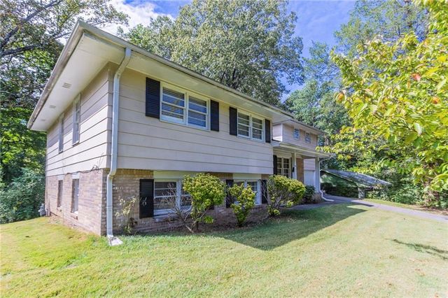 927 Magna Carta NW Drive, Atlanta, GA 30318