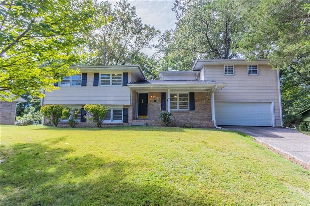 927 Magna Carta NW Drive, Atlanta, GA 30318