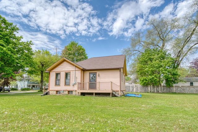 826 W Walworth AVENUE, Whitewater, WI 53190