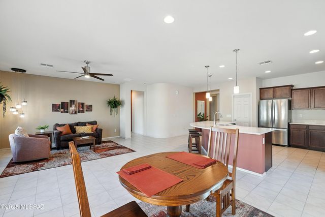 33701 S Presidio Place, Red Rock, AZ 85145