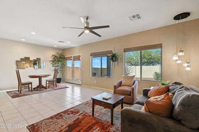 33701 S Presidio Place, Red Rock, AZ 85145