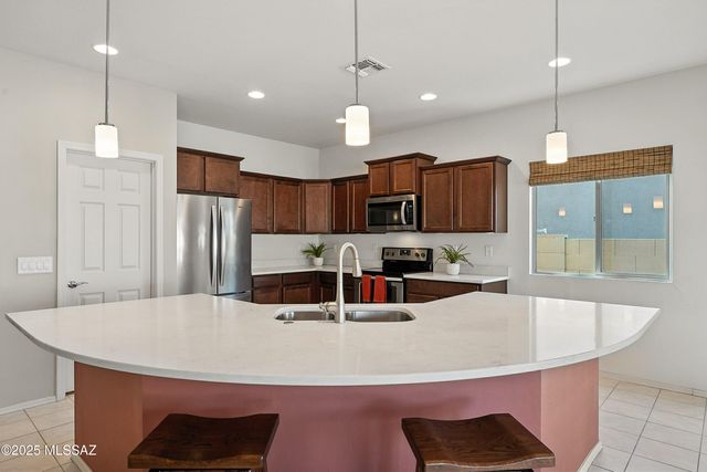 33701 S Presidio Place, Red Rock, AZ 85145