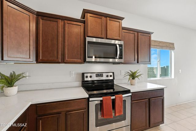 33701 S Presidio Place, Red Rock, AZ 85145