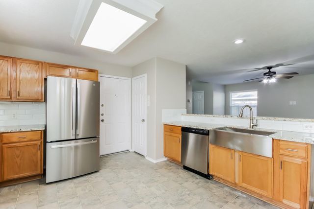 330 Harbor Mist Drive, Crosby, TX 77532