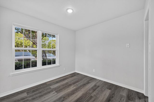 1801 E Grauwyler Road 101, Irving, TX 75061